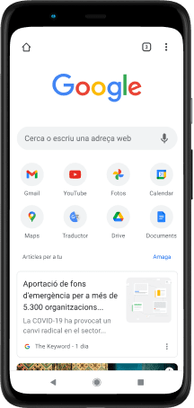 Telèfon Pixel 4 XL amb la barra de cerca de Google.com, les aplicacions preferides i els articles suggerits a la pantalla.