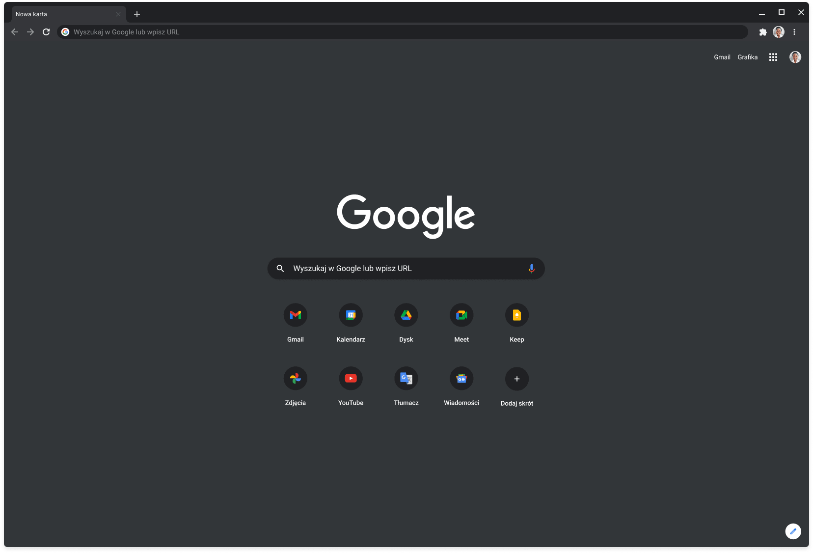 Okno przeglądarki Chrome w trybie ciemnym z otwartą stroną Google.com